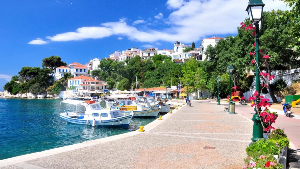 Skiathos – între mare, soare și tradiții