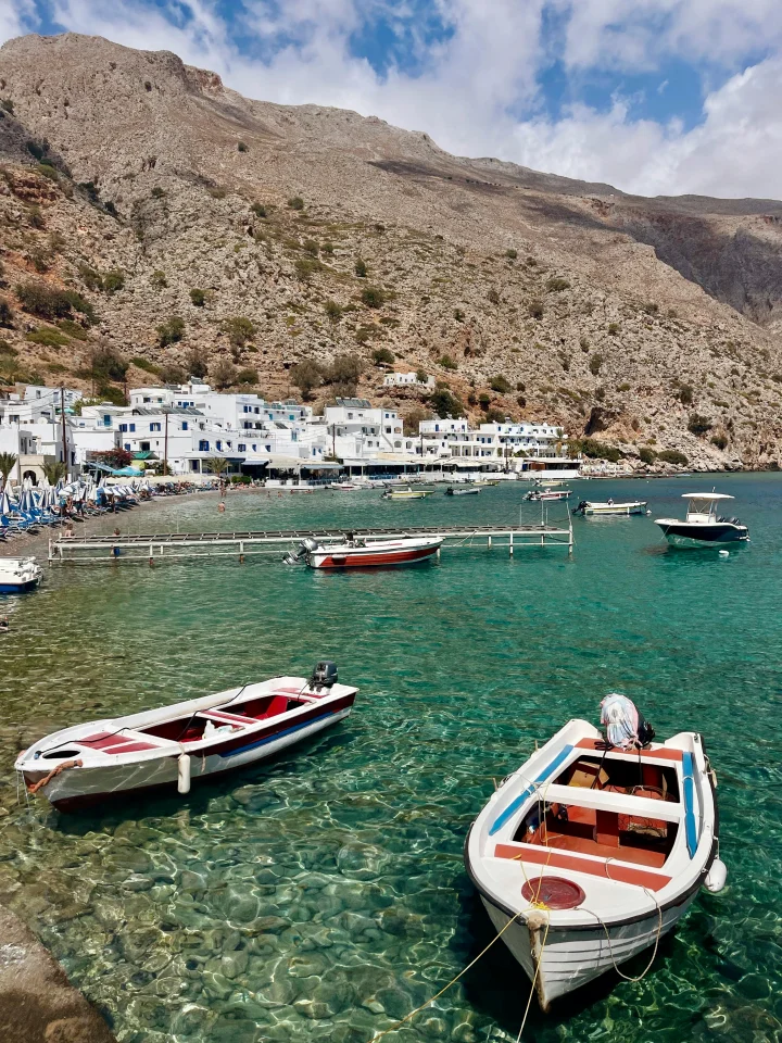 Tur cu barca in Loutro