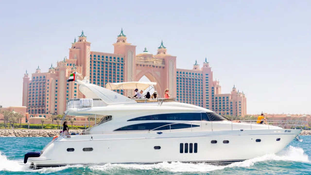 Plimbare cu yachtul la sfințit